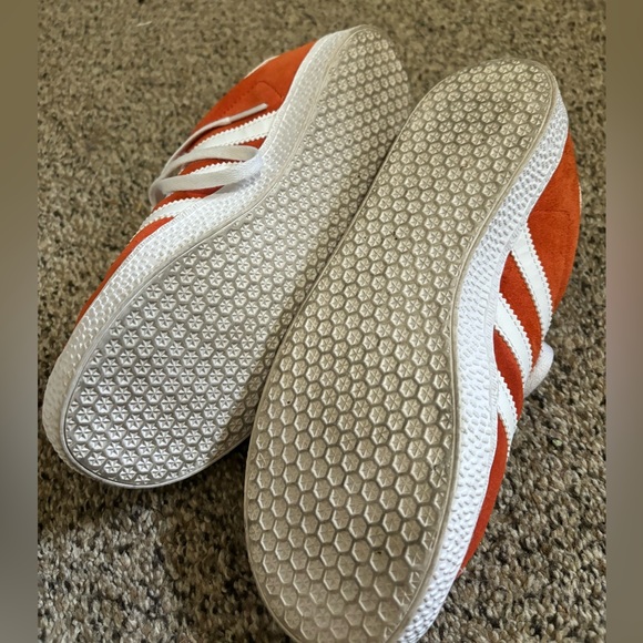 Adidas Gazelle red/orange sneakers size 5 - Picture 3 of 10